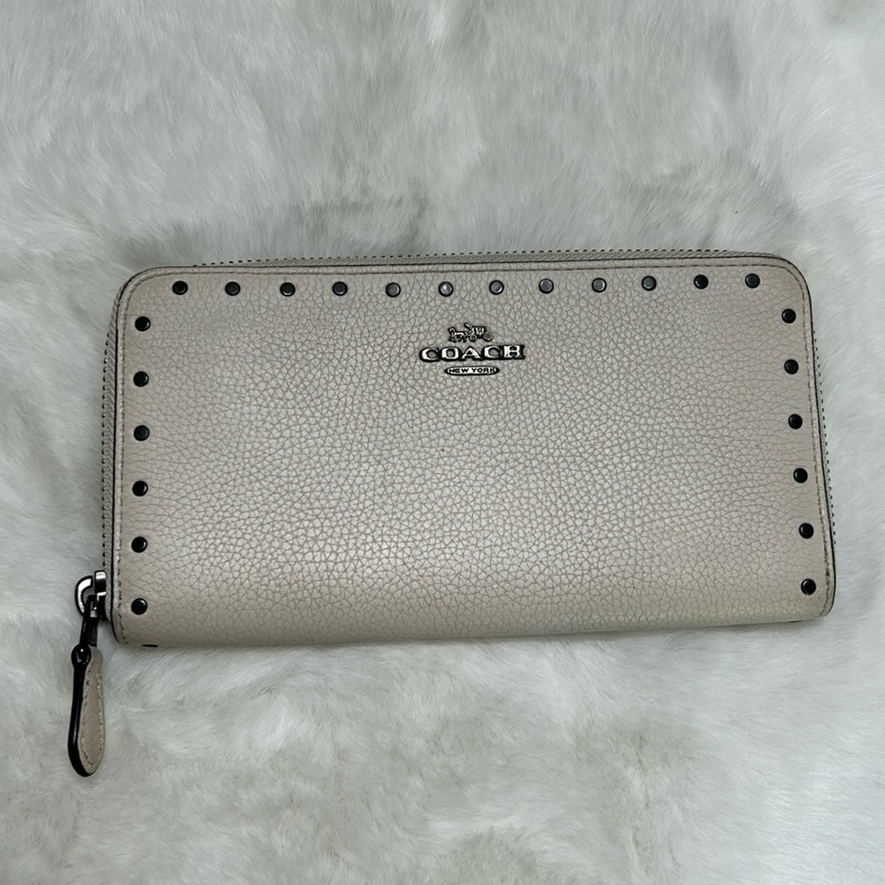 EUC Coach Accordian zip wallet with Rivets